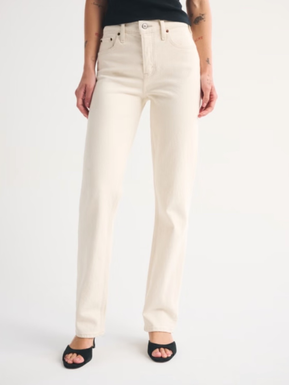 Abercrombie & Fitch The 90’s Straight Mid Rise Jeans - Cream